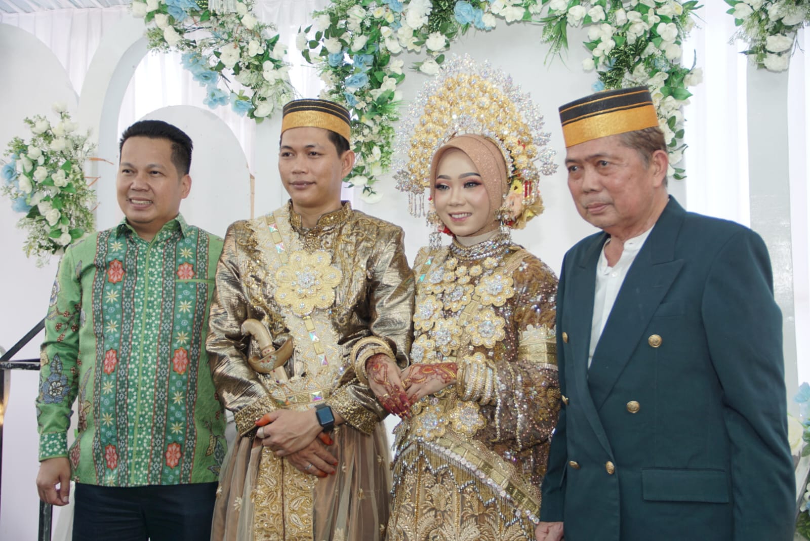 Panglima Laskar Banua Borneo H. Risdianto Haleng Menguatkan Hubungan dengan Masyarakat melalui Kehadiran dalam Acara Pernikahan